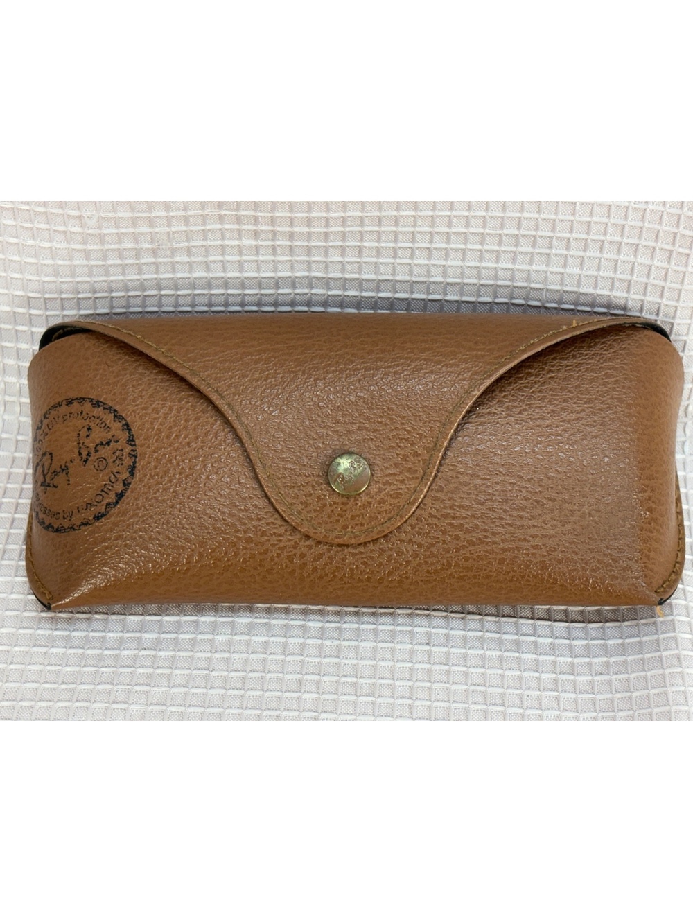 307 - classic brown leather or leatherette Ray-Ban sunglasses hard case